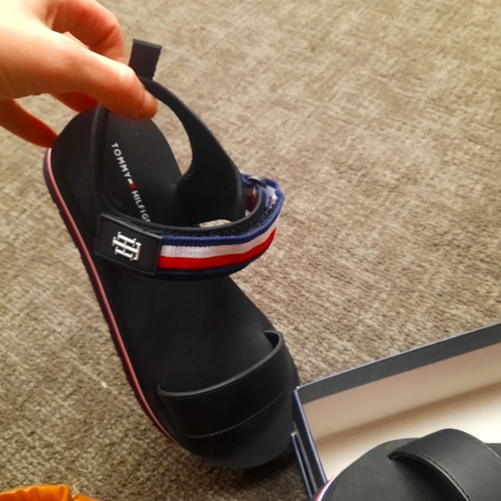 Tommy Hilfiger sandals size 8